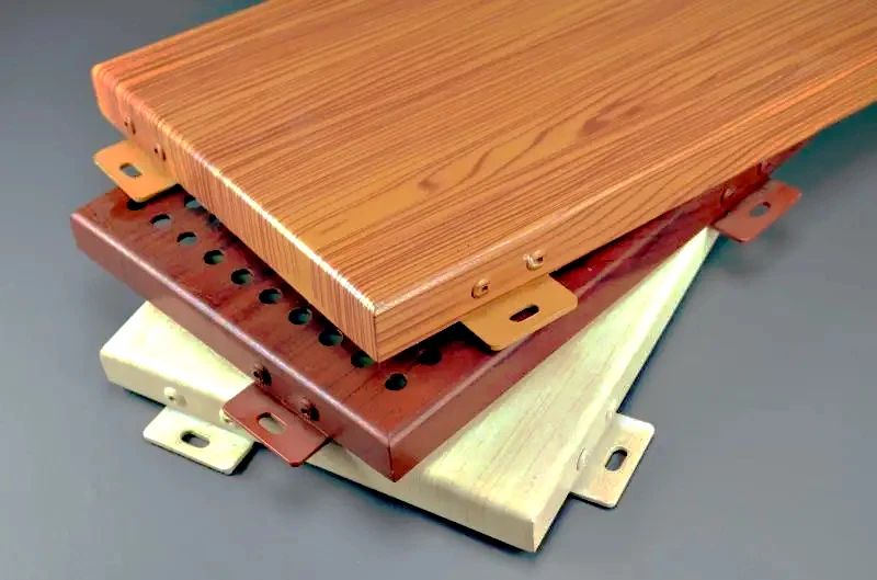 Co je hliníková deska napodobeniny na imitace? Původně to byl oblíbený materiál stěny pro luxusní domy